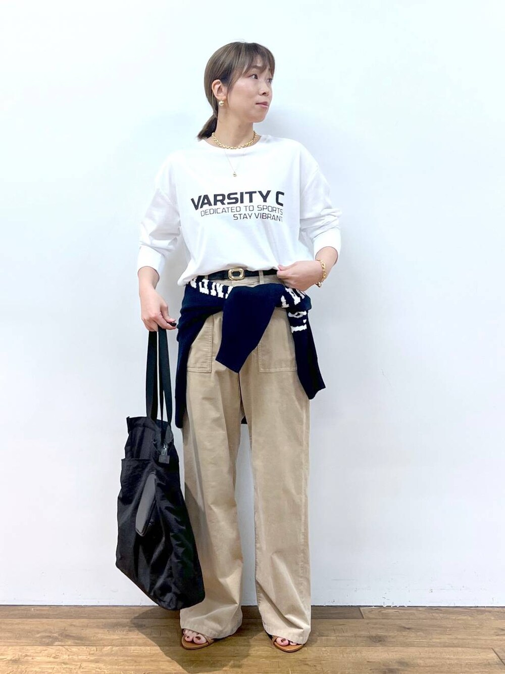 「体型カバー、着痩せ・細見え、ベーシック/シンプル、骨格ストレート、バッグ、ピアス、BARNYARDSTORM、Mazell、サンダル、ワイドパンツ、秋コーデ、ロンT」|「BARNYARDSTORMのBARNYARDSTORM / 【スタイリスト若狭恵美さんご紹介アイテム】中空セミサークルピアス(ピアス(両耳用)、その他)」を使った、あべさん(レディース・159cm)の夏コーディネートの3枚目の写真