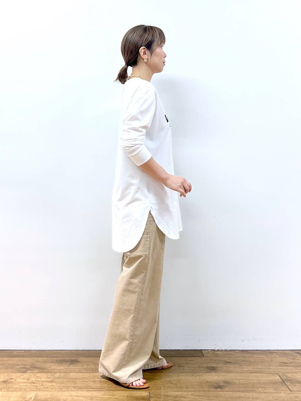 「体型カバー、着痩せ・細見え、ベーシック/シンプル、骨格ストレート、バッグ、ピアス、BARNYARDSTORM、Mazell、サンダル、ワイドパンツ、秋コーデ、ロンT」|「BARNYARDSTORMのBARNYARDSTORM / 【スタイリスト若狭恵美さんご紹介アイテム】中空セミサークルピアス(ピアス(両耳用)、その他)」を使った、あべさん(レディース・159cm)の夏コーディネートの7枚目の写真