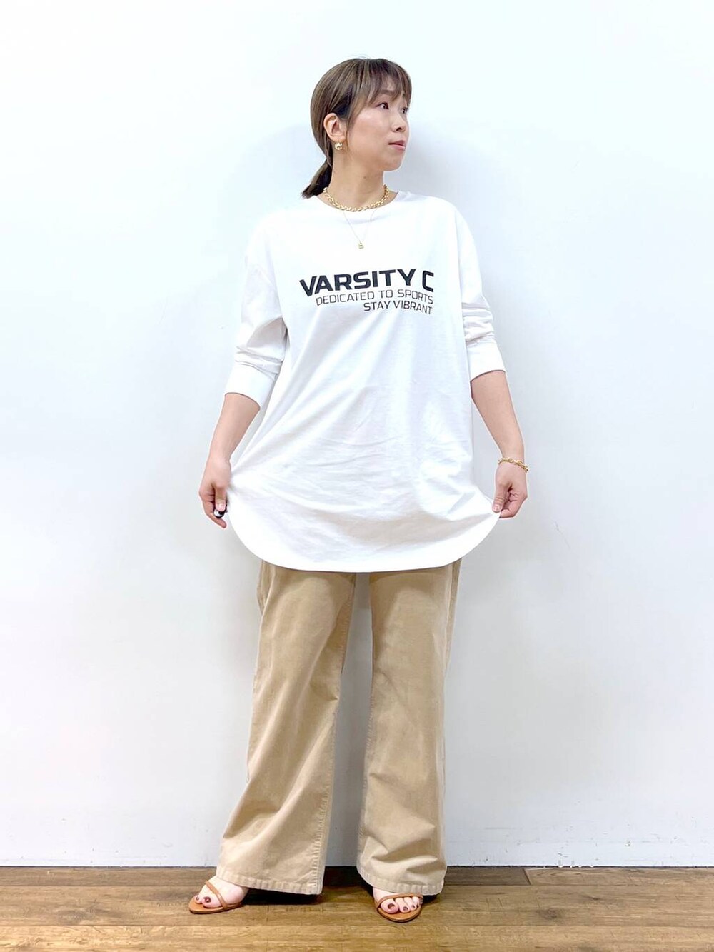 「体型カバー、着痩せ・細見え、ベーシック/シンプル、骨格ストレート、バッグ、ピアス、BARNYARDSTORM、Mazell、サンダル、ワイドパンツ、秋コーデ、ロンT」|「BARNYARDSTORMのBARNYARDSTORM / 【スタイリスト若狭恵美さんご紹介アイテム】中空セミサークルピアス(ピアス(両耳用)、その他)」を使った、あべさん(レディース・159cm)の夏コーディネートの6枚目の写真