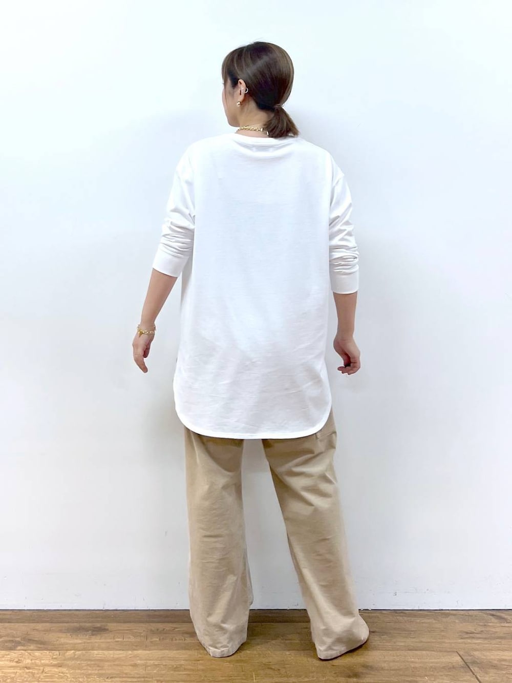 「体型カバー、着痩せ・細見え、ベーシック/シンプル、骨格ストレート、バッグ、ピアス、BARNYARDSTORM、Mazell、サンダル、ワイドパンツ、秋コーデ、ロンT」|「BARNYARDSTORMのBARNYARDSTORM / 【スタイリスト若狭恵美さんご紹介アイテム】中空セミサークルピアス(ピアス(両耳用)、その他)」を使った、あべさん(レディース・159cm)の夏コーディネートの8枚目の写真
