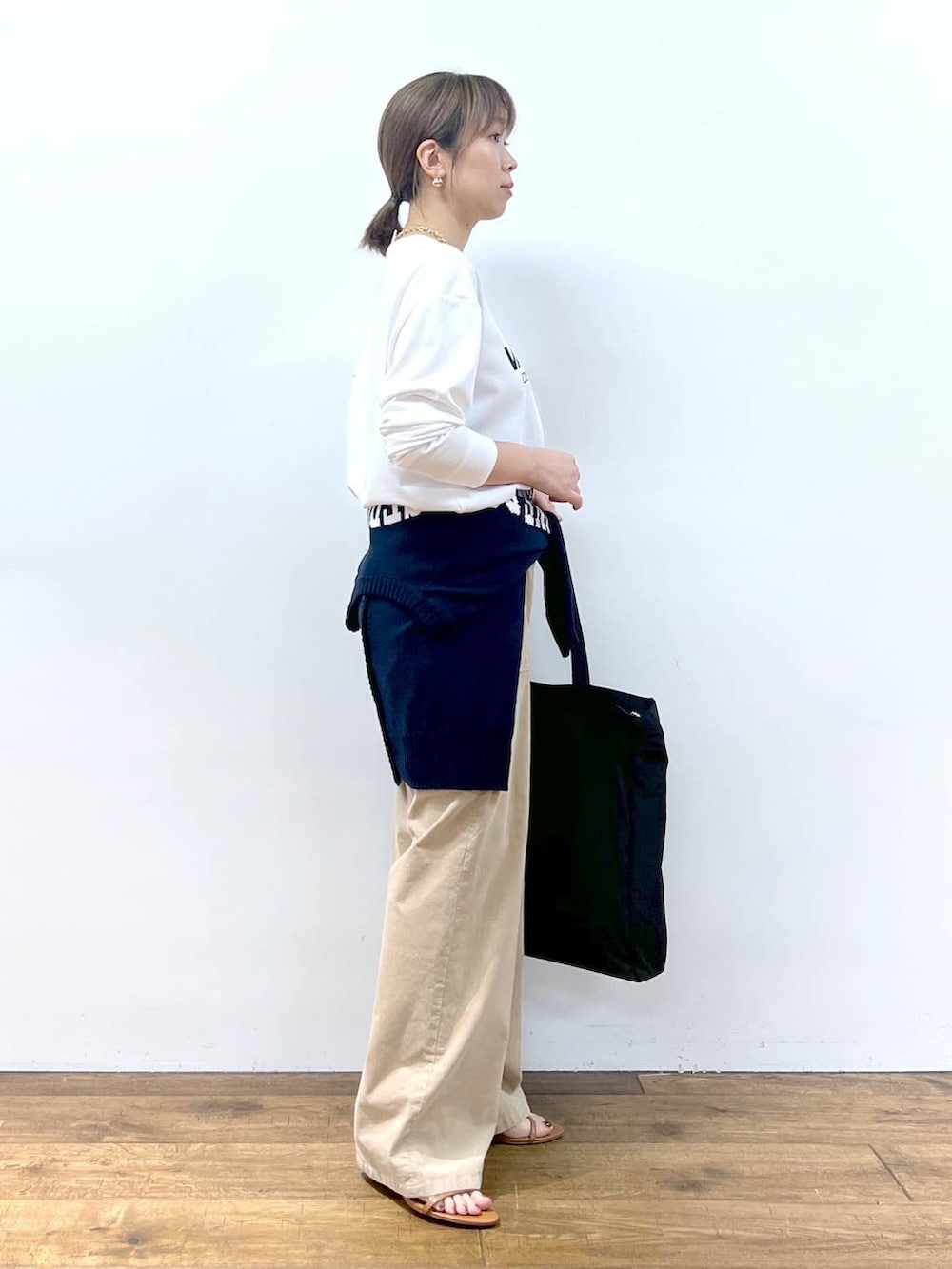「体型カバー、着痩せ・細見え、ベーシック/シンプル、骨格ストレート、バッグ、ピアス、BARNYARDSTORM、Mazell、サンダル、ワイドパンツ、秋コーデ、ロンT」|「BARNYARDSTORMのBARNYARDSTORM / 【スタイリスト若狭恵美さんご紹介アイテム】中空セミサークルピアス(ピアス(両耳用)、その他)」を使った、あべさん(レディース・159cm)の夏コーディネートの5枚目の写真
