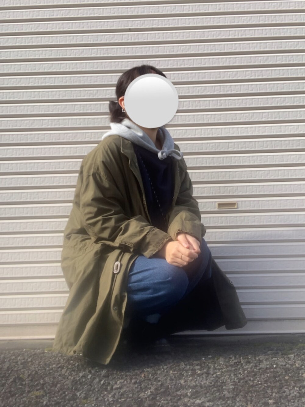 「古着、古着MIX、古着コーデ、古着好きな人と繋がりたい、メンズライク、メンズライクコーデ、メンズライク女子、ストリート、カジュアル、スウェパカ」｜「GUのアイテム（デニムパンツ、ブルー系）」を使った、あかりさん（レディース・156cm）の冬コーディネートの2枚目の写真