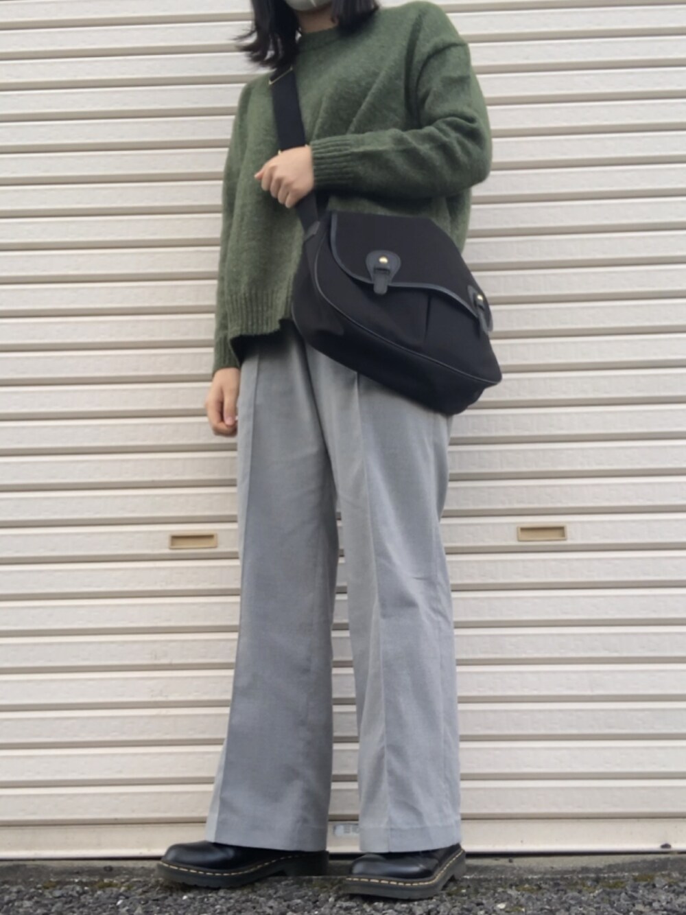 「古着、古着MIX、古着コーデ、古着好きな人と繋がりたい、ニット、コート、メンズライク、メンズライクコーデ、メンズライク女子、ニットコーデ、お洒落さんとつながりたい、くすみカラー、カラーニット」｜「GUのアイテム（パンツ、グレー系）」を使った、あかりさん（レディース・156cm）の秋コーディネートの2枚目の写真