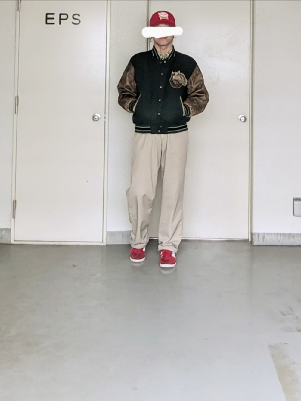 「メンズファッション、秋コーデ、お洒落さんとつながりたい、今日のコーデ、タックイン、ブルゾン、チノパン、ニューバランス、キャップ、古着、古着コーデ、古着好きな人と繋がりたい、古着屋、古着男子、アメカジ」｜「NEW BALANCEのアイテム（スニーカー、レッド系）」を使った、kazuhiroさん（メンズ・176cm）の秋コーディネートの2枚目の写真