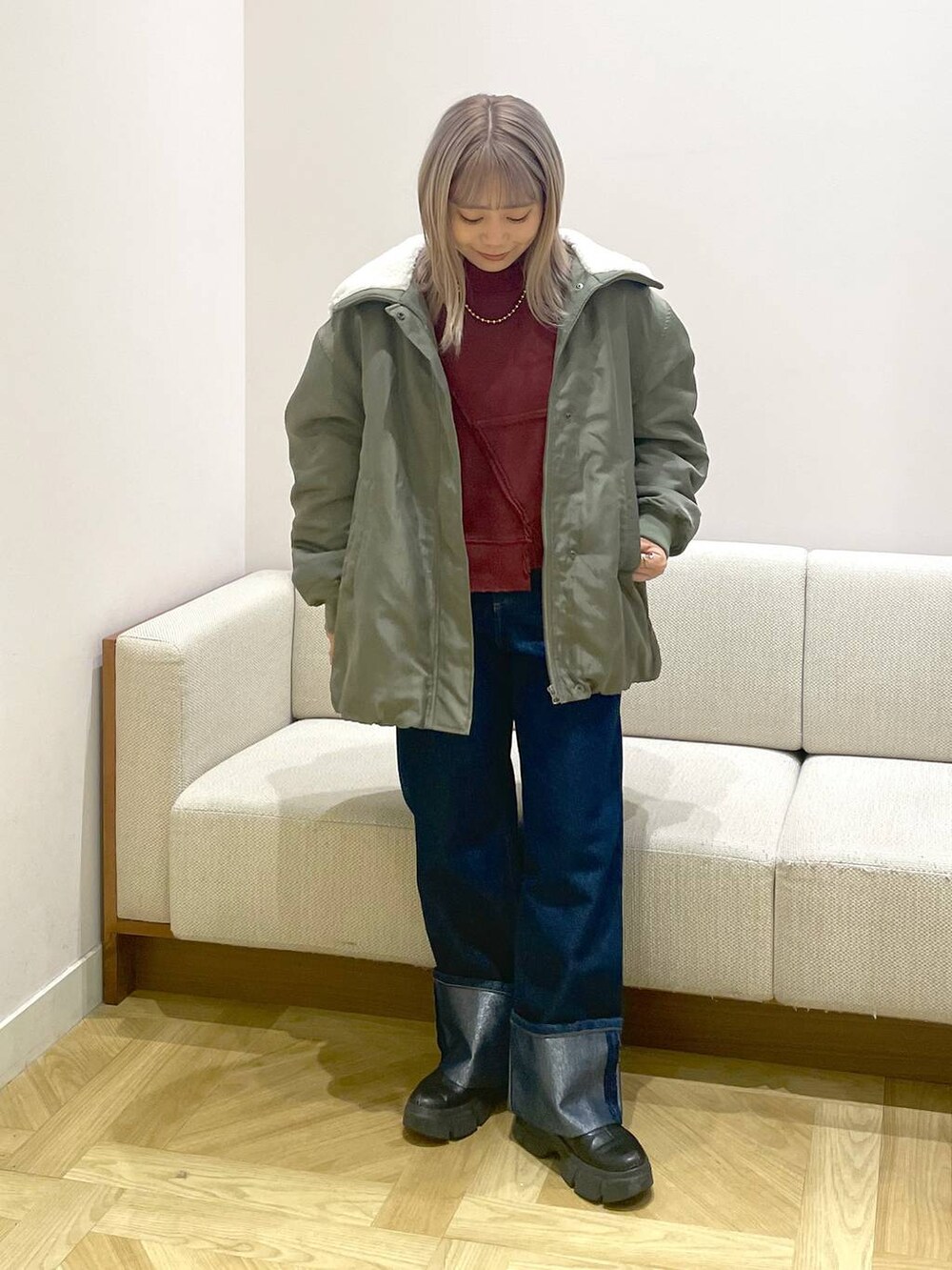 「体型カバー、カジュアル、低身長、ローリーズスタイル_LOWRYS FARM、LOWRYS FARM、大人女子カジュアル_LOWRYS FARM、大人カジュアル」｜「LOWRYS FARMのＢＩＧエリフライトブルゾン　133587（ブルゾン、グリーン系）」を使った、ayaさん（レディース・153cm）の冬コーディネートの3枚目の写真