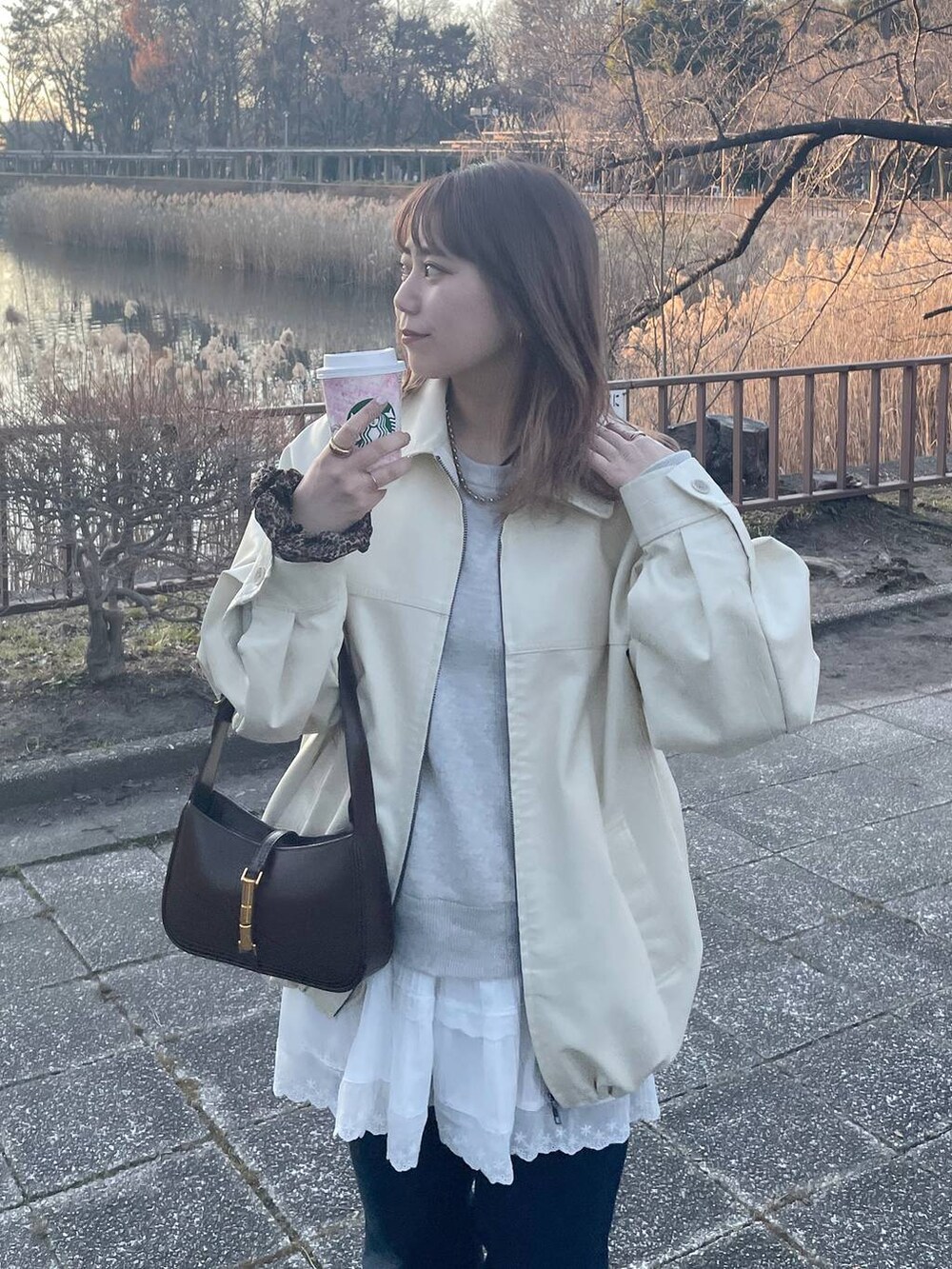 「体型カバー、カジュアル、低身長、LOWRYS FARM、ローリーズスタイル_LOWRYS FARM、大人女子カジュアル_LOWRYS FARM、大人カジュアル」｜「LOWRYS FARMのレザードロストＺＩＰブルゾン　289011（ブルゾン、ホワイト系）」を使った、ayaさん（レディース・153cm）の冬コーディネートの2枚目の写真