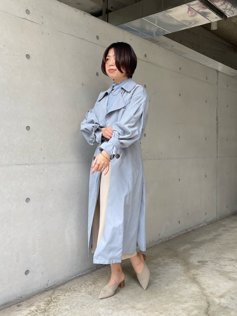 「上品カジュアル、シアートップス、シアー、タイトスカート、スプリングコート、パンプス、スカート、ハイネック、プチプラ、相互フォロー、淡色コーデ」｜「prose verseの《WEB限定》シアーネットメロータートルプルオーバー（Tシャツ/カットソー、ブルー系）」を使った、minaさん（レディース・159cm）の冬コーディネートの2枚目の写真