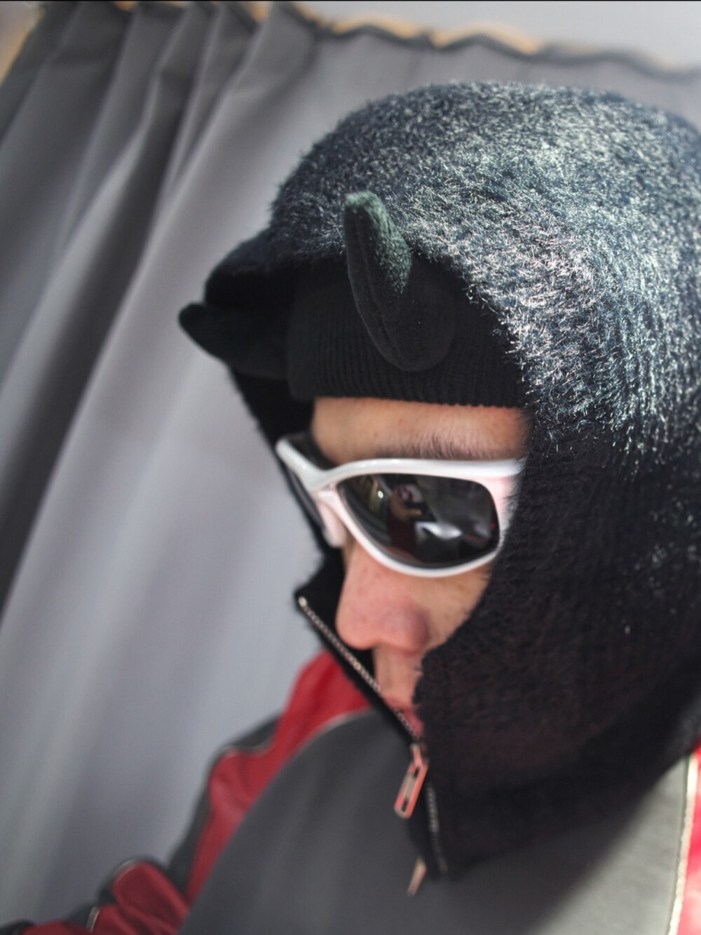 ブラック系のシューズを着用したメンズの冬コーディネートの4枚目の写真