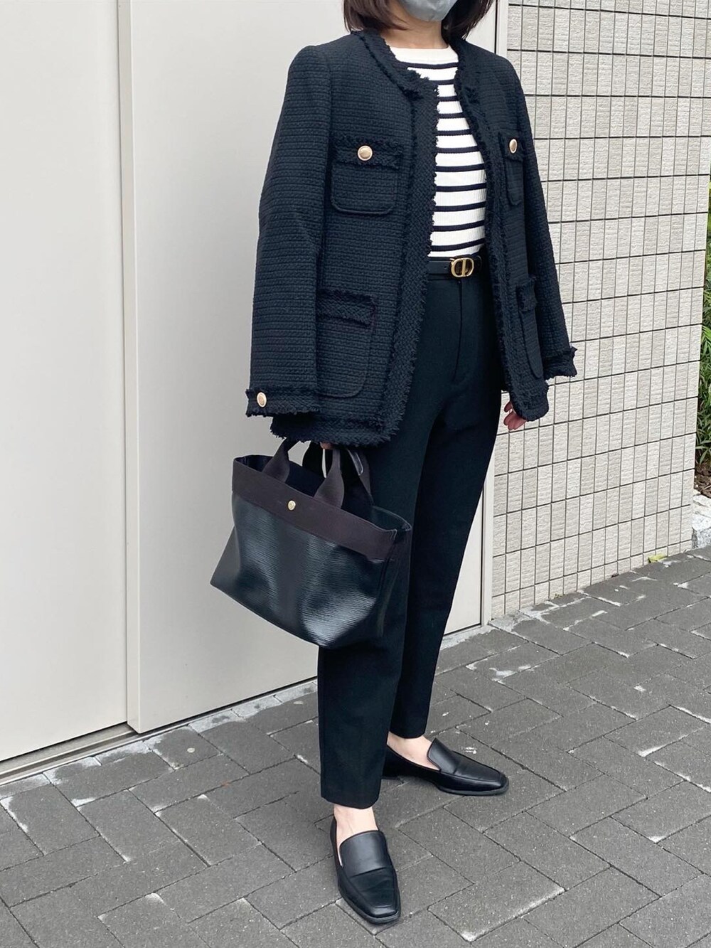 「休日スタイル、お出かけコーデ、ootd、大人カジュアル、ママファッション、シンプルコーデ、ボーダー、ツイード、ジャケット、ツイードジャケット、プチプラ、モノトーン」｜「Breath TOPKAPIの【TOPKAPI BREATH】リプルネオレザー・ミニトートバッグ【日本製】（トートバッグ、ブラック系）」を使った、ikmさん（レディース・158cm）の冬コーディネートの3枚目の写真