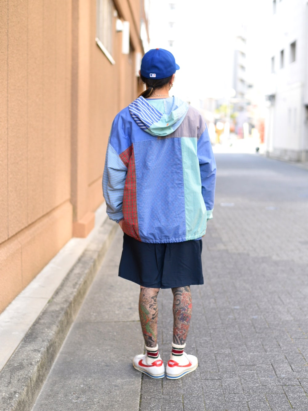 「GO!DON、伊丹、低身長、キャップ、パッチワーク、アノラックパーカー、休日スタイル、コルテッツ、USNAVY、ストリート、夏コーデ、ワントーンコーデ、ハーフパンツ、ストライプシャツ、ニューエラ」｜「NasngwamのHORSE ANORAK ¥24000+tax 着用-L（トップス、その他）」を使った、417さん（メンズ・168cm）の夏コーディネートの5枚目の写真