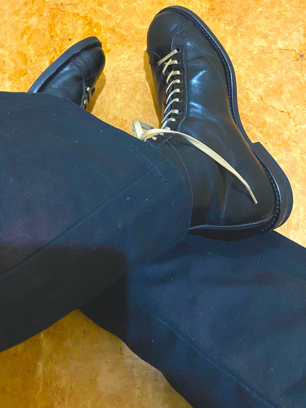 ホワイト系のその他を着用したメンズの冬コーディネートの2枚目の写真