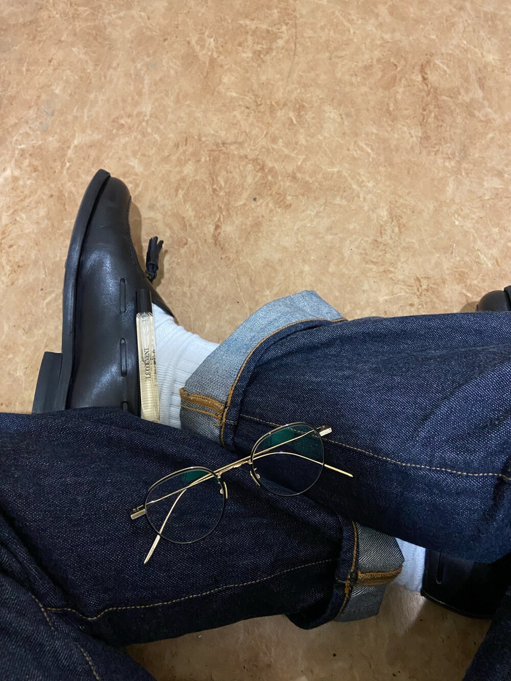 ホワイト系のその他を着用したメンズの冬コーディネートの2枚目の写真