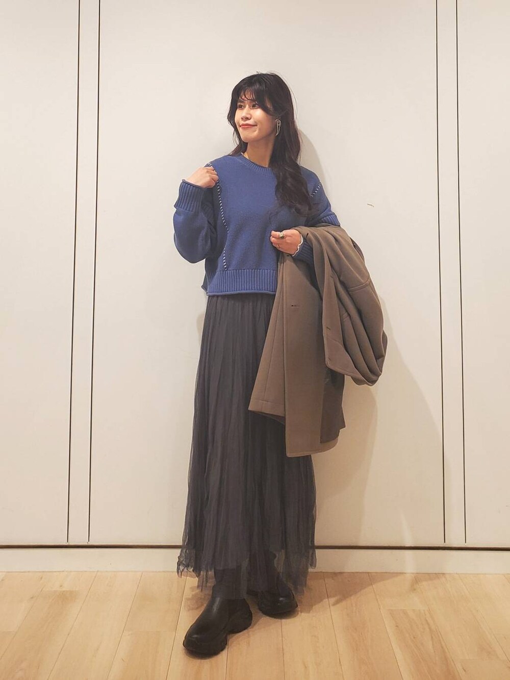 「着痩せ・細見え、きれいめ、フェミニン、デート/ロマンティック、大人女子カジュアル_LOWRYS FARM、骨格ウェーブ、高身長、ヘルシー、ガーリー、コート、ニット」|「LOWRYS FARMのウーリーテックスタンドコート 197730(チェスターコート、ブラウン系)」を使った、あやかさん(レディース・163cm)の冬コーディネートの2枚目の写真