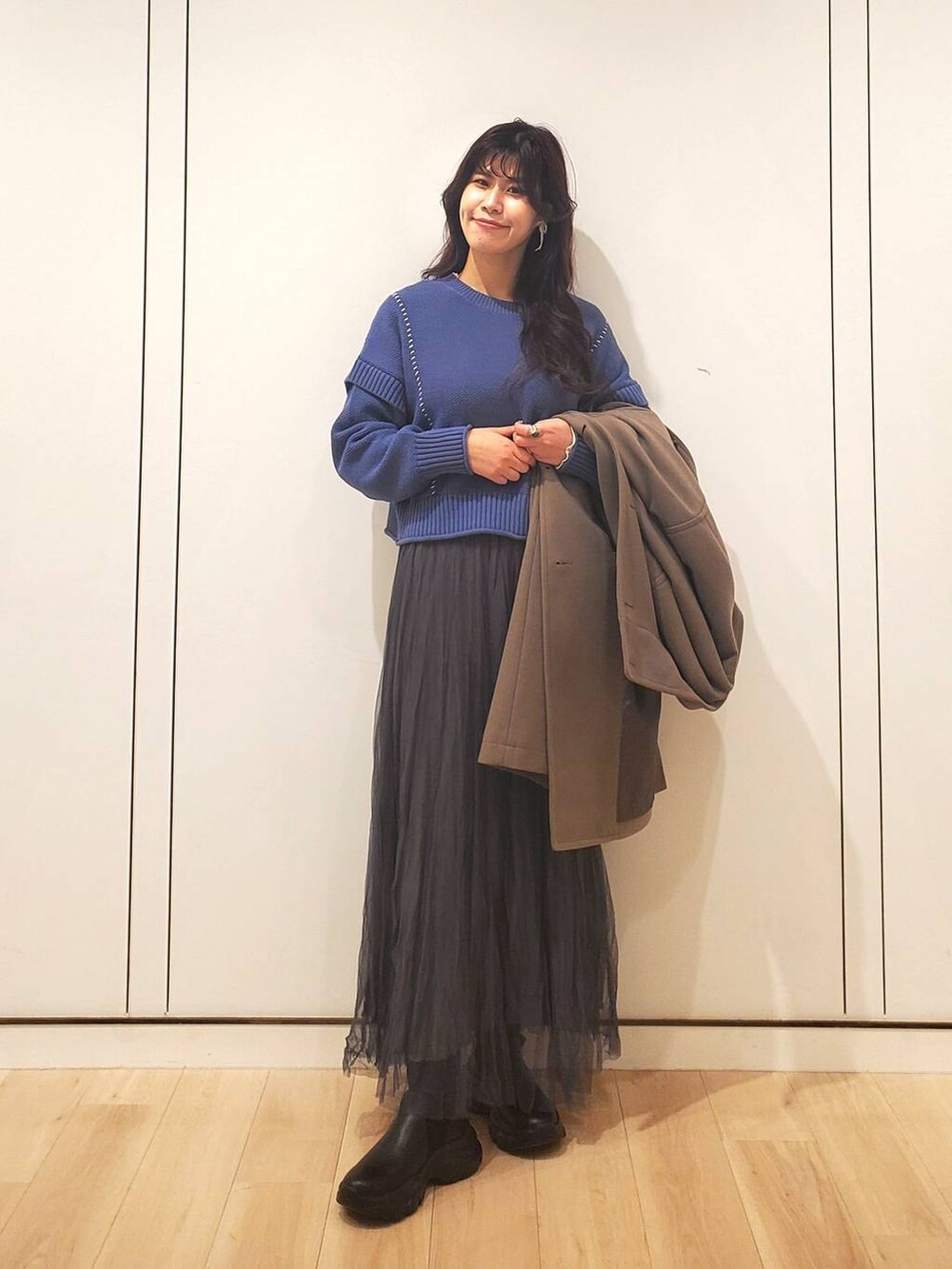 「着痩せ・細見え、きれいめ、フェミニン、デート/ロマンティック、大人女子カジュアル_LOWRYS FARM、骨格ウェーブ、高身長、ヘルシー、ガーリー、コート、ニット」|「LOWRYS FARMのウーリーテックスタンドコート 197730(チェスターコート、ブラウン系)」を使った、あやかさん(レディース・163cm)の冬コーディネートの3枚目の写真