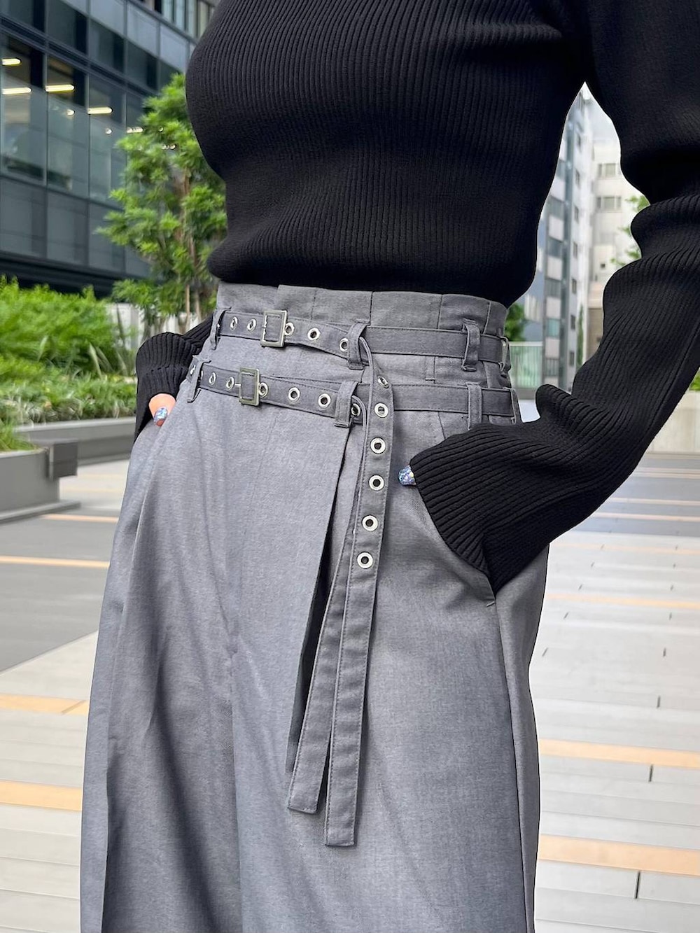 「モード、ストリート、着痩せ・細見え、フレッシュ_PAGEBOY、骨格ウェーブ_PAGEBOY、ブルベ冬_PAGEBOY」｜「PAGEBOYのLE VERNIS/キルティングクラッチバッグ（クラッチバッグ、ブラック系）」を使った、Hinechiさん（レディース・158cm）の夏コーディネートの9枚目の写真