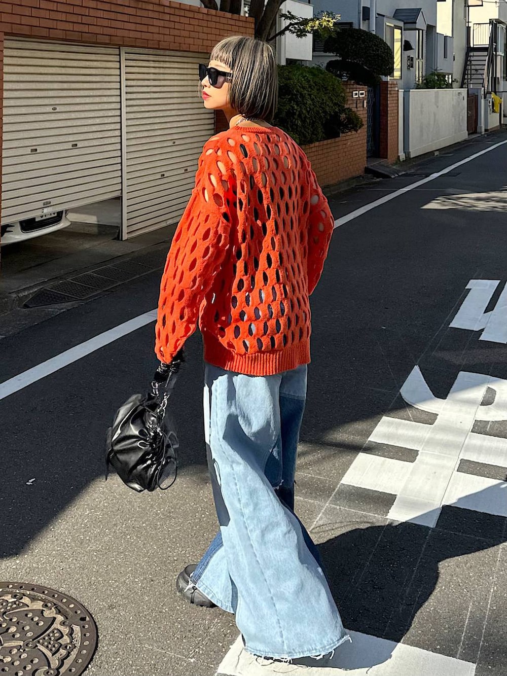 「モード、ストリート、着痩せ・細見え、骨格ウェーブ_PAGEBOY、ブルベ冬_PAGEBOY、フレッシュ_PAGEBOY」｜「PAGEBOYのサークルメッシュプルオーバー（ニット/セーター、オレンジ系）」を使った、Hinechiさん（レディース・158cm）の冬コーディネートの5枚目の写真