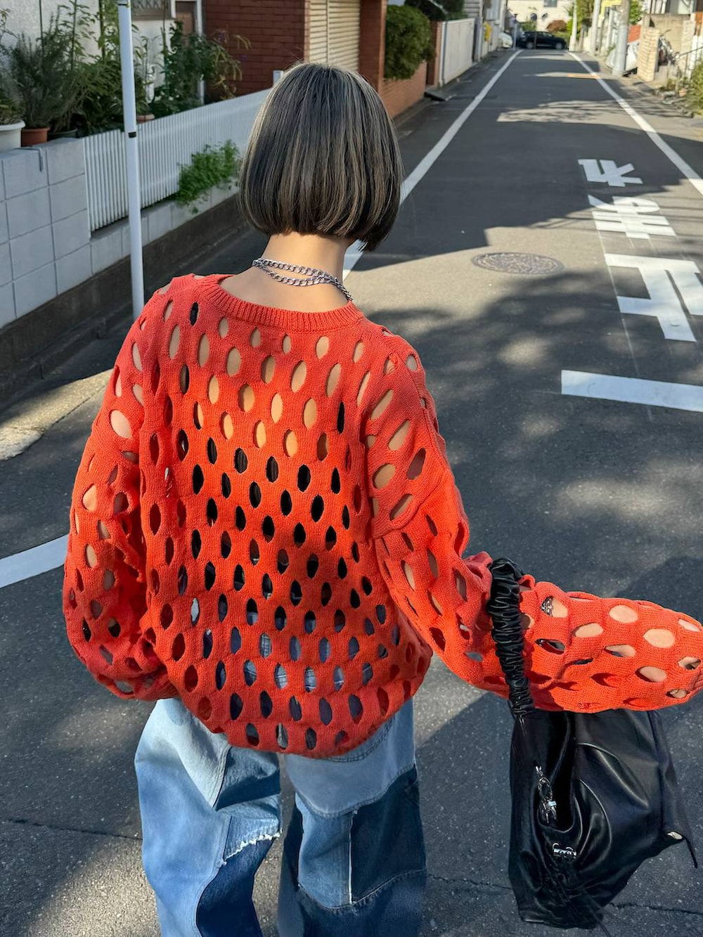 「モード、ストリート、着痩せ・細見え、骨格ウェーブ_PAGEBOY、ブルベ冬_PAGEBOY、フレッシュ_PAGEBOY」｜「PAGEBOYのサークルメッシュプルオーバー（ニット/セーター、オレンジ系）」を使った、Hinechiさん（レディース・158cm）の冬コーディネートの6枚目の写真