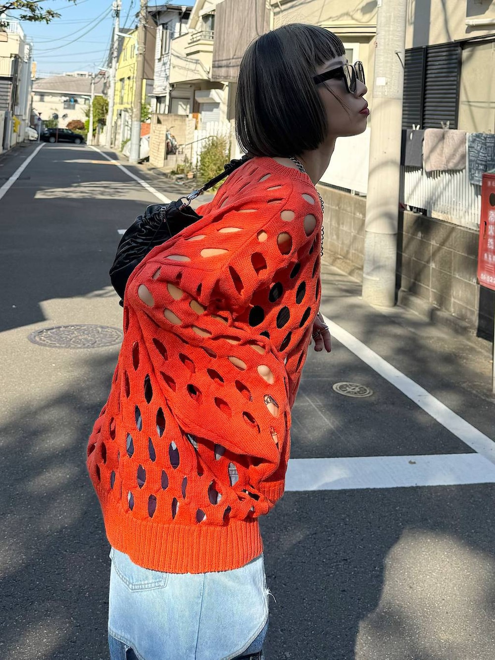 「モード、ストリート、着痩せ・細見え、骨格ウェーブ_PAGEBOY、ブルベ冬_PAGEBOY、フレッシュ_PAGEBOY」｜「PAGEBOYのサークルメッシュプルオーバー（ニット/セーター、オレンジ系）」を使った、Hinechiさん（レディース・158cm）の冬コーディネートの8枚目の写真