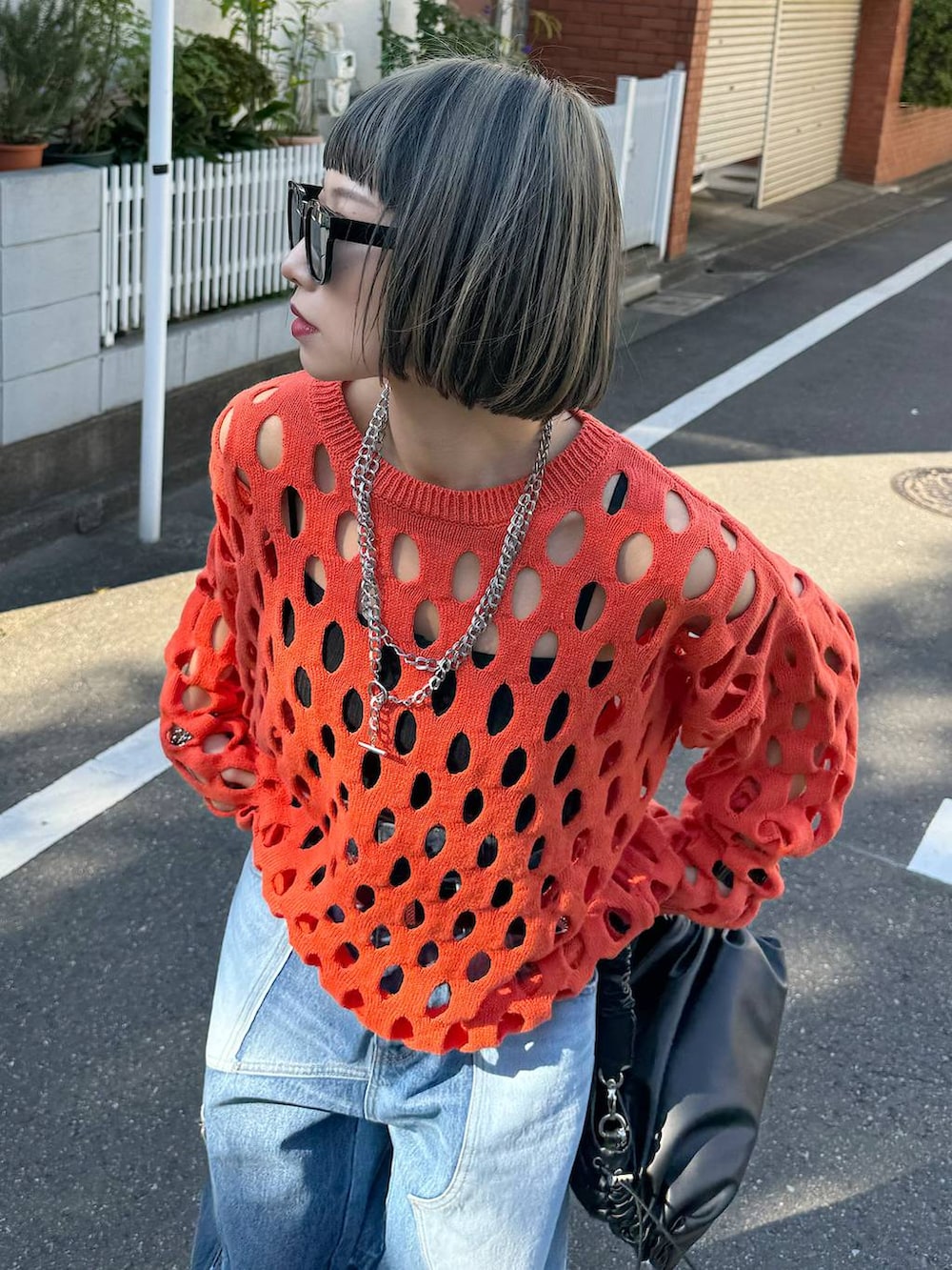 「モード、ストリート、着痩せ・細見え、骨格ウェーブ_PAGEBOY、ブルベ冬_PAGEBOY、フレッシュ_PAGEBOY」｜「PAGEBOYのサークルメッシュプルオーバー（ニット/セーター、オレンジ系）」を使った、Hinechiさん（レディース・158cm）の冬コーディネートの7枚目の写真