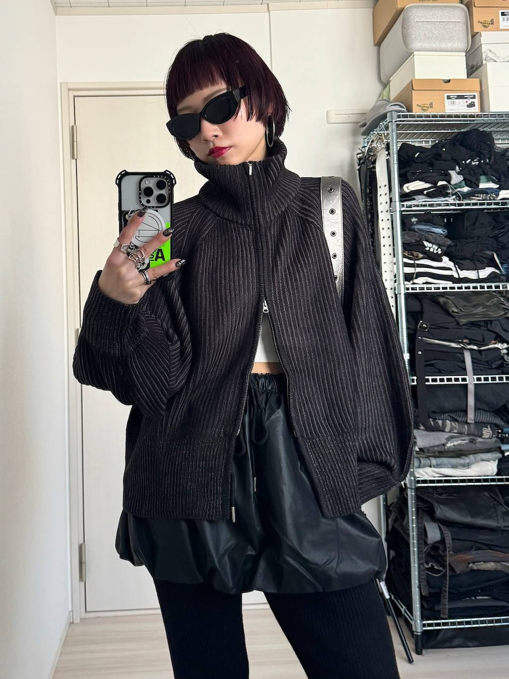 「モード、ストリート、着痩せ・細見え、ユニセックス、メンズライク、骨格ウェーブ_PAGEBOY、ブルベ冬_PAGEBOY、フレッシュ_PAGEBOY、モノトーン、韓国ファッション」|Hinechiさん(レディース・160cm)の冬コーディネートの7枚目の写真