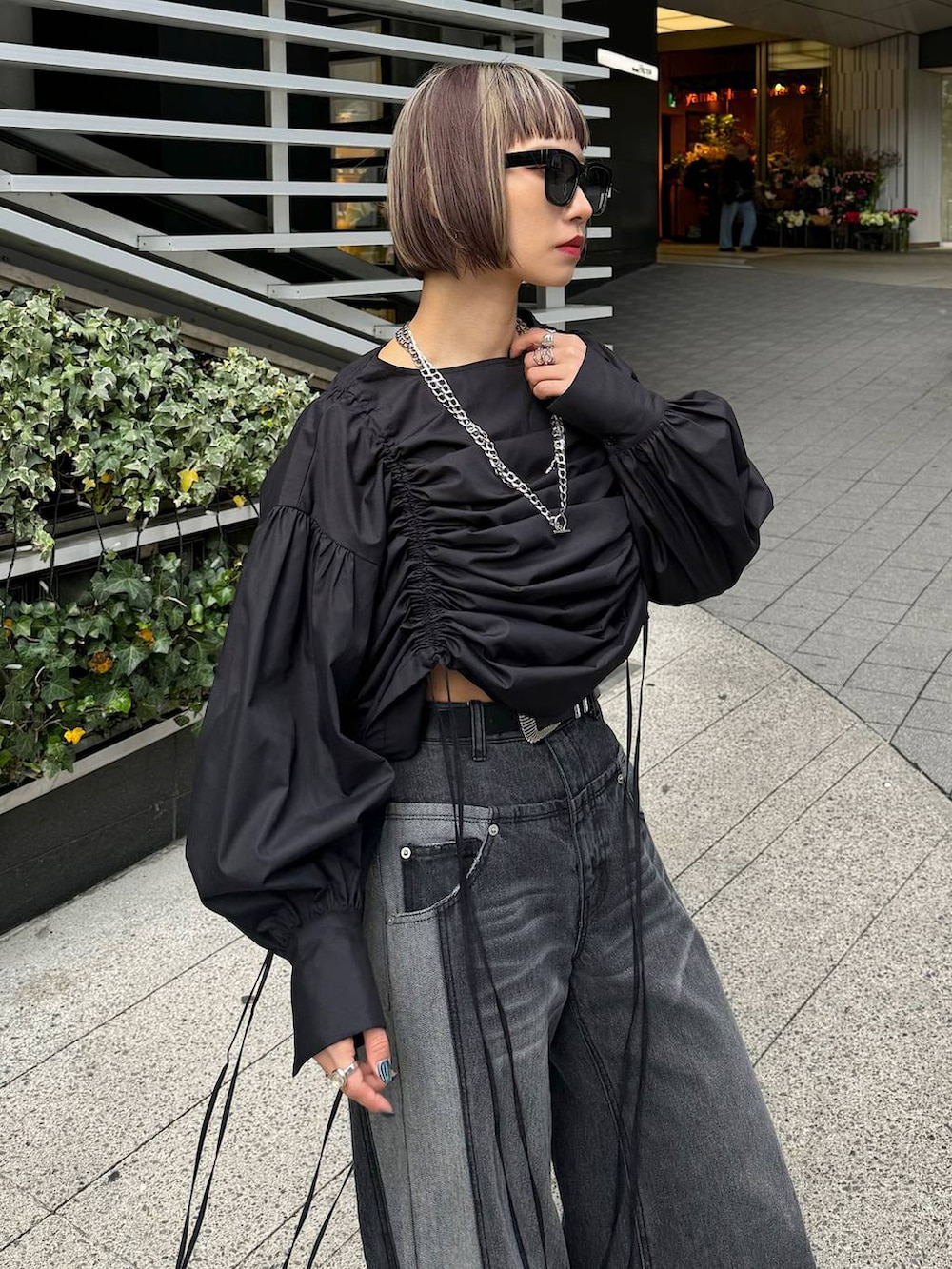 「モード、ストリート、着痩せ・細見え、骨格ウェーブ_PAGEBOY、ブルベ冬_PAGEBOY、フレッシュ_PAGEBOY」｜「PAGEBOYのドロストオーバーミニワンピース（ワンピース、ブラック系）」を使った、Hinechiさん（レディース・158cm）の冬コーディネートの9枚目の写真