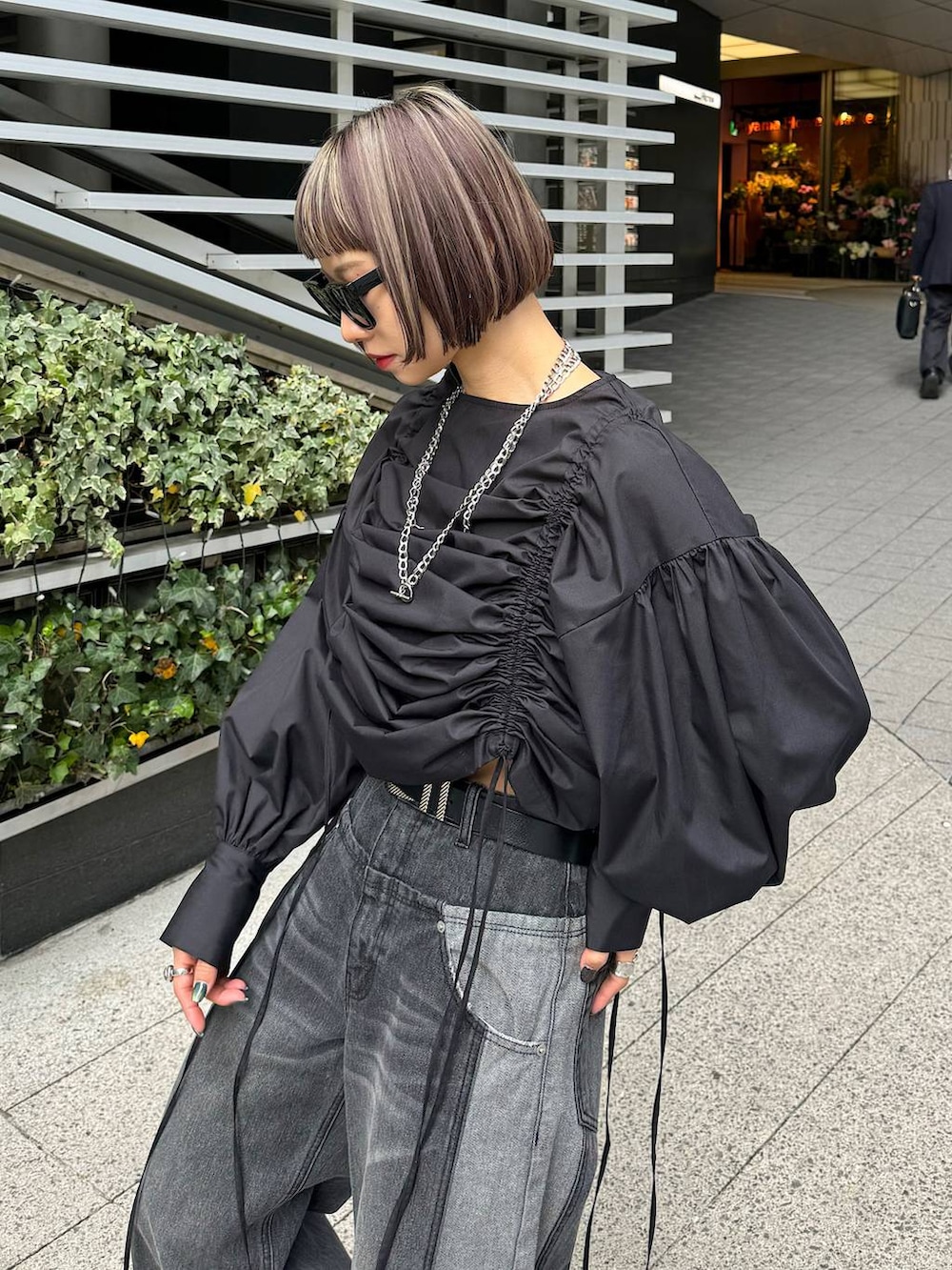 「モード、ストリート、着痩せ・細見え、骨格ウェーブ_PAGEBOY、ブルベ冬_PAGEBOY、フレッシュ_PAGEBOY」｜「PAGEBOYのドロストオーバーミニワンピース（ワンピース、ブラック系）」を使った、Hinechiさん（レディース・158cm）の冬コーディネートの7枚目の写真