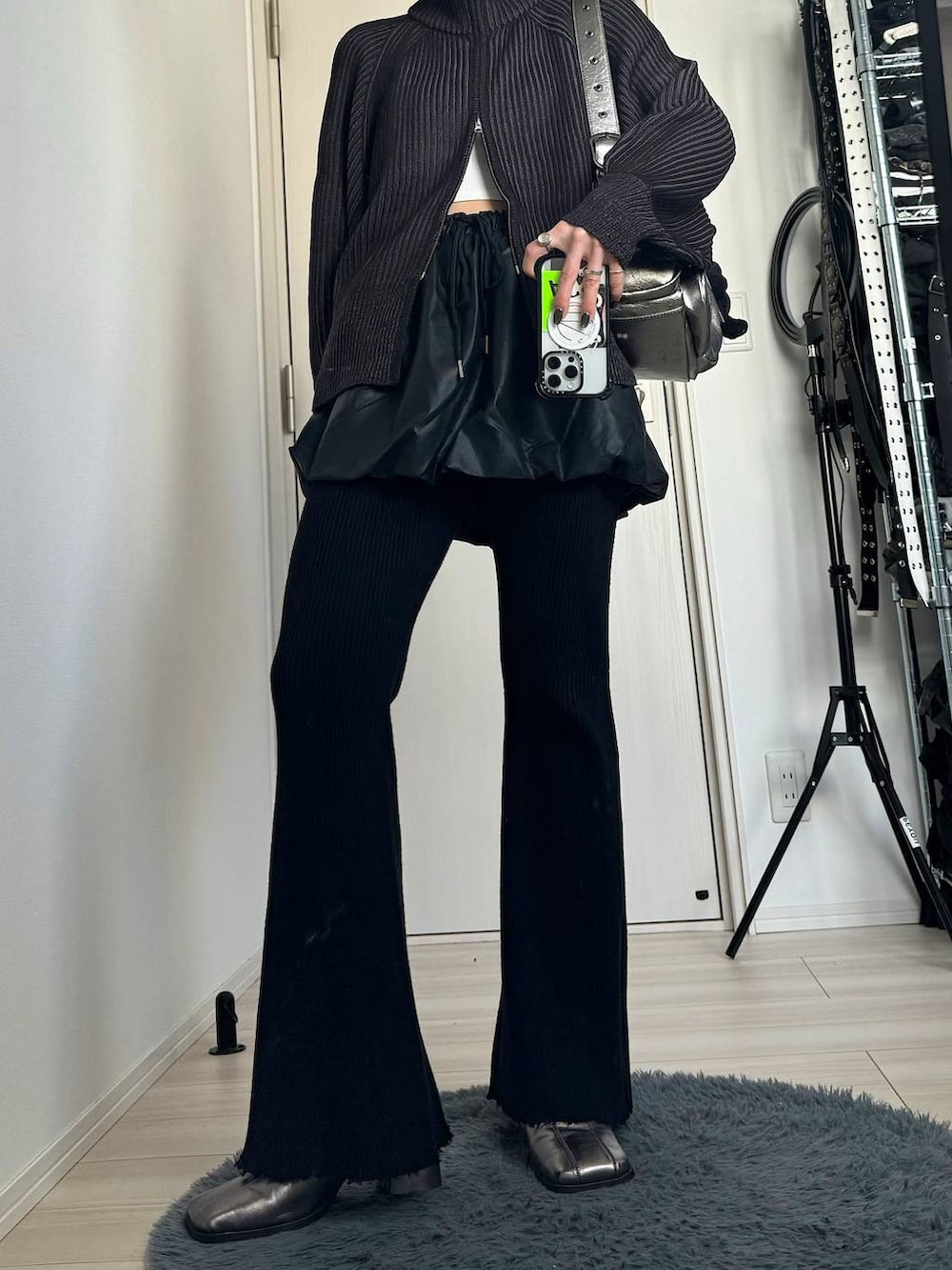 「モード、ストリート、着痩せ・細見え、ユニセックス、メンズライク、骨格ウェーブ_PAGEBOY、ブルベ冬_PAGEBOY、フレッシュ_PAGEBOY、モノトーン、韓国ファッション」|Hinechiさん(レディース・160cm)の冬コーディネートの9枚目の写真