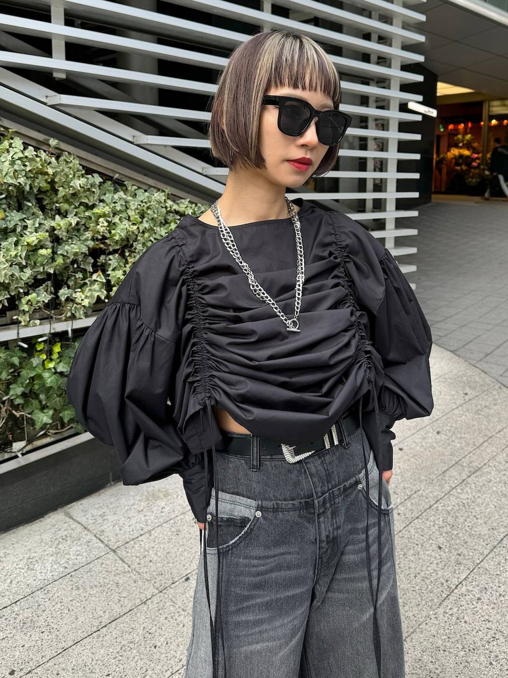 「モード、ストリート、着痩せ・細見え、骨格ウェーブ_PAGEBOY、ブルベ冬_PAGEBOY、フレッシュ_PAGEBOY」｜「PAGEBOYのドロストオーバーミニワンピース（ワンピース、ブラック系）」を使った、Hinechiさん（レディース・158cm）の冬コーディネートの5枚目の写真
