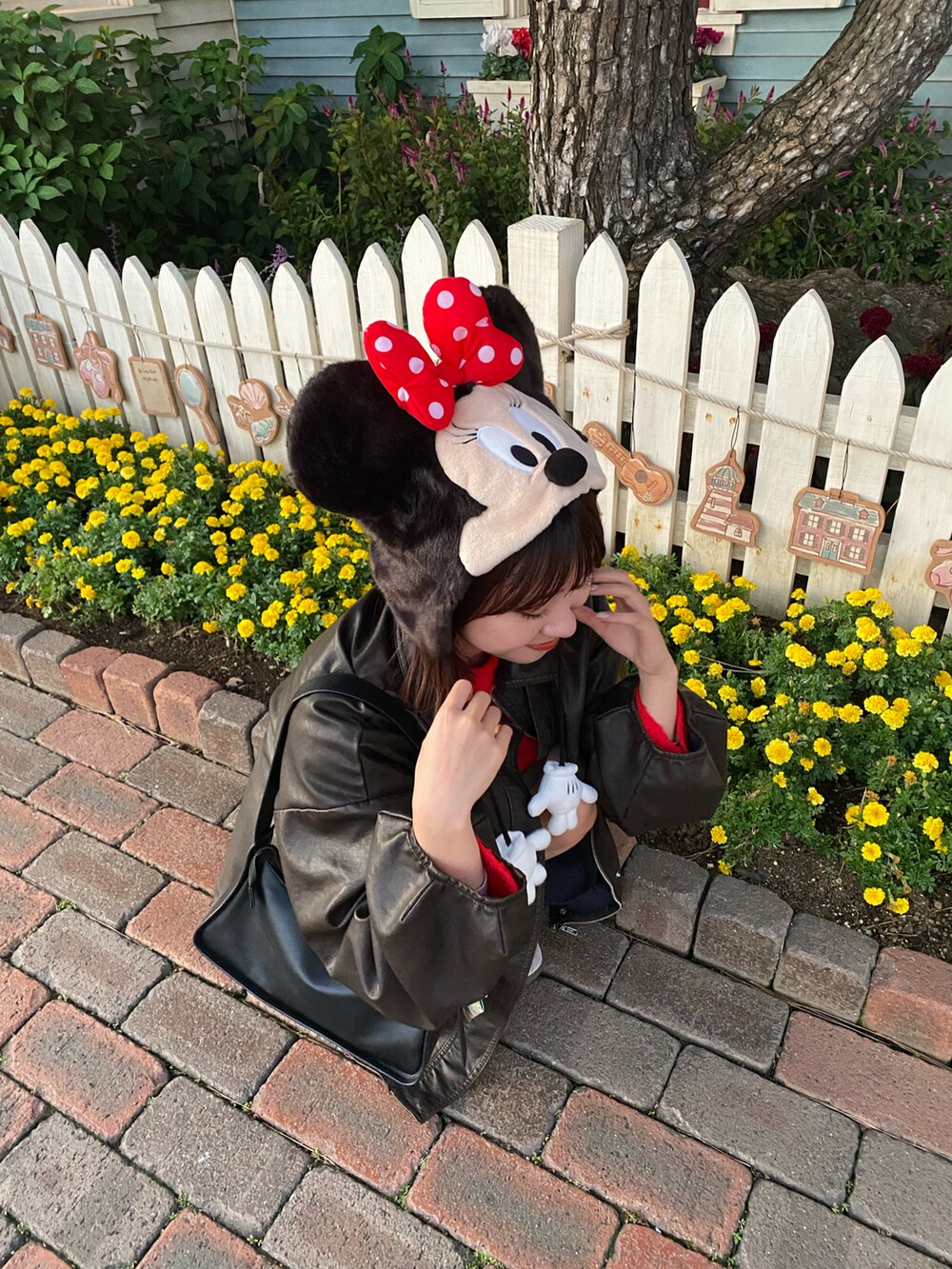 ブラウン系のその他アウターを着用したレディースの冬コーディネートの3枚目の写真