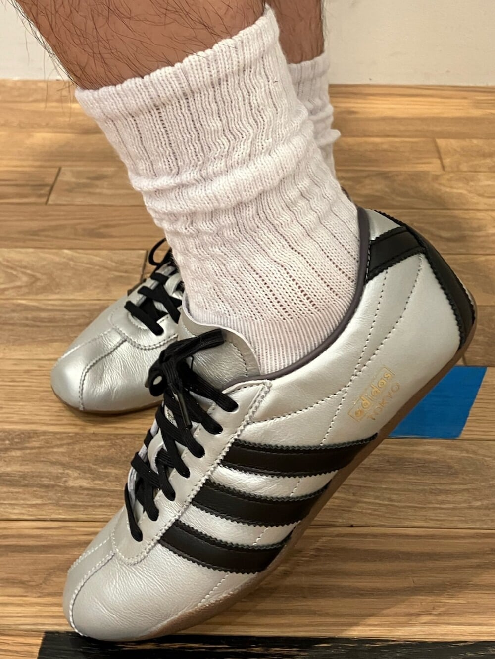 「adidas、adidas originals、アディダス、アディダスオリジナルス、ユニフォーム、レアル・マドリード、ロンT、カーゴパンツ、スニーカー、TOKYO」｜「adidasのレアル・マドリード 99/00 アウェイユニフォーム（トップス、ブラック系）」を使った、HZさん（メンズ・168cm）の夏コーディネートの2枚目の写真