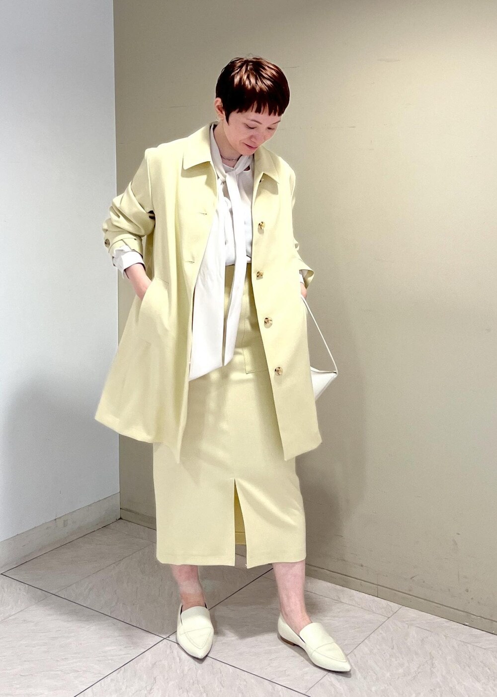 「イエロー、クリーム、ミニ、ベージュ、長袖、ロング、ジャケット、オーバーサイズ、セットアップ、アイボリー、ブラウス、ROPÉ、24SS春の新作、イエベ、骨格ナチュラル」｜「ROPE'のAlexandra Loafer （アレクサンドラ ローファー）（パンプス、ホワイト系）」を使った、MASさん（レディース・164cm）の冬コーディネートの2枚目の写真