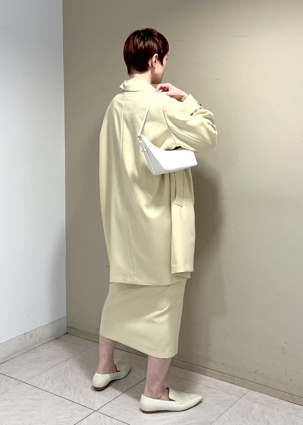 「イエロー、クリーム、ミニ、ベージュ、長袖、ロング、ジャケット、オーバーサイズ、セットアップ、アイボリー、ブラウス、ROPÉ、24SS春の新作、イエベ、骨格ナチュラル」｜「ROPE'のAlexandra Loafer （アレクサンドラ ローファー）（パンプス、ホワイト系）」を使った、MASさん（レディース・164cm）の冬コーディネートの8枚目の写真