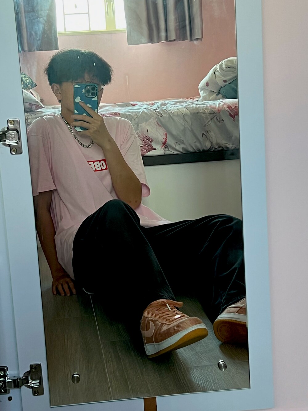 その他のシューズを着用したメンズの冬コーディネートの2枚目の写真