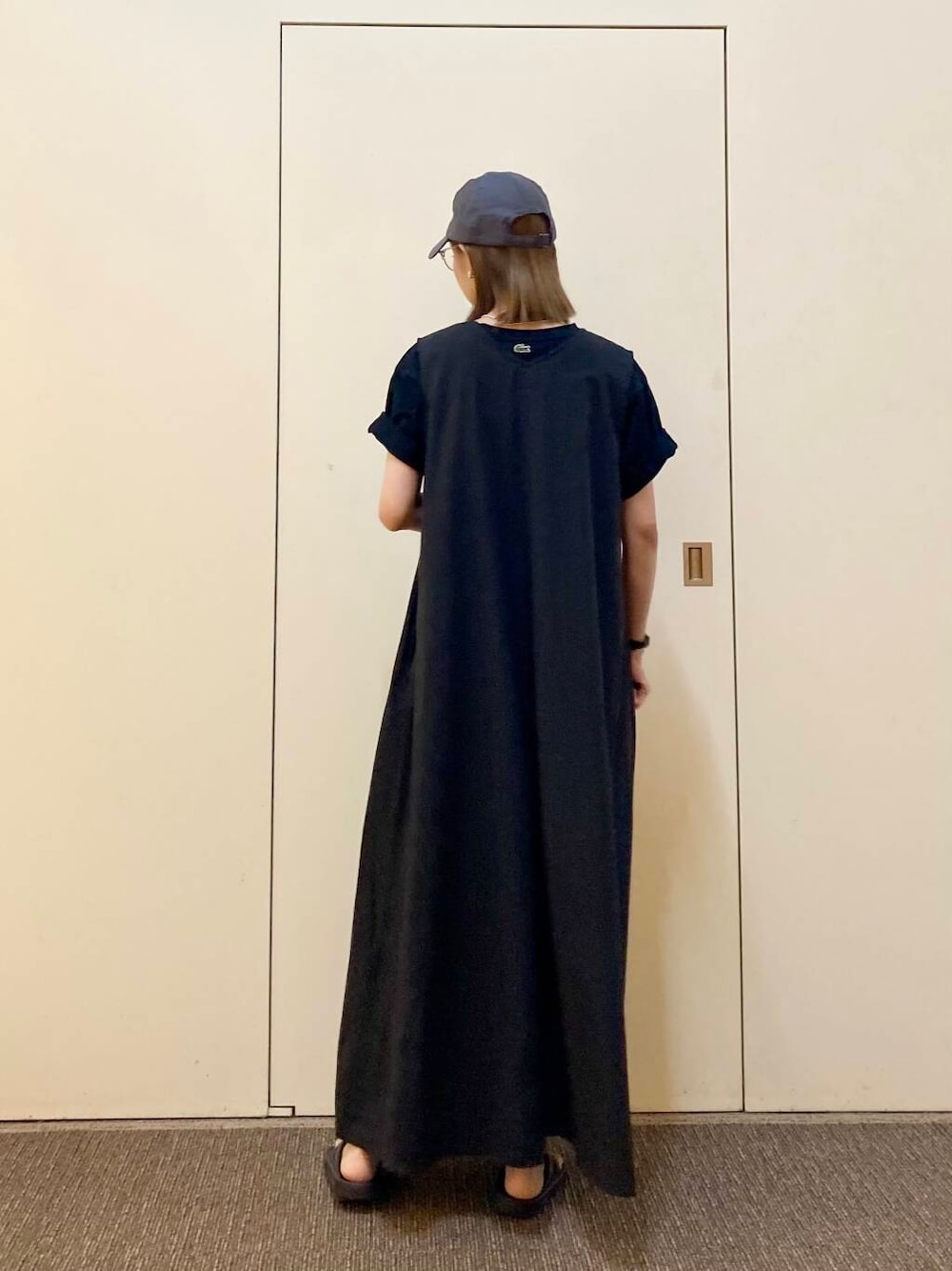 「大人カジュアル、ラコステ、骨格ナチュラル、ナチュラル×カジュアル」｜「URBAN RESEARCH DOORSのリネンキャップ（キャップ、グレー系）」を使った、おおしまゆなさん（レディース・162cm）の夏コーディネートの3枚目の写真
