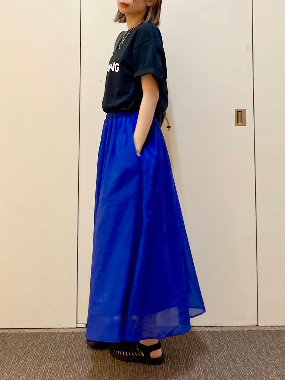 「大人カジュアル、ママコーデ、カジュアルコーデ、アーバンリサーチドアーズ、doors、urbanreseachdoors、EKAL、ドアーズ、骨格ナチュラル、ナチュラル×カジュアル」｜「EKALのEASY DAYPACK（バックパック/リュック、グレー系）」を使った、おおしまゆなさん（レディース・162cm）の春コーディネートの4枚目の写真