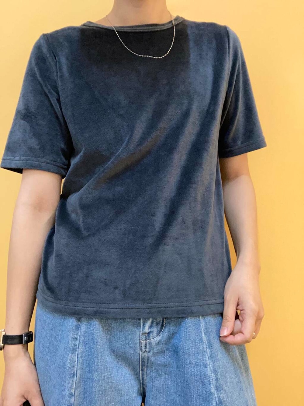「大人カジュアル、ママコーデ、骨格ナチュラル、ナチュラル×カジュアル、カジュアル派のtシャツコーデ」｜「RODE SKOのウォッシャブルミニショルダーバッグ『Ssize』（ショルダーバッグ、ブラック系）」を使った、おおしまゆなさん（レディース・162cm）の夏コーディネートの5枚目の写真