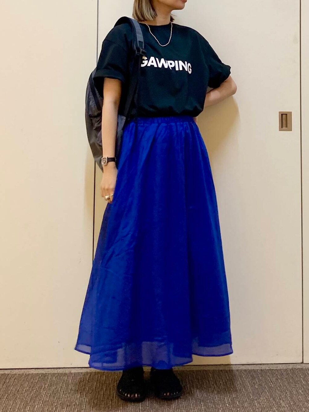 「大人カジュアル、ママコーデ、カジュアルコーデ、アーバンリサーチドアーズ、doors、urbanreseachdoors、EKAL、ドアーズ、骨格ナチュラル、ナチュラル×カジュアル」｜「EKALのEASY DAYPACK（バックパック/リュック、グレー系）」を使った、おおしまゆなさん（レディース・162cm）の春コーディネートの2枚目の写真
