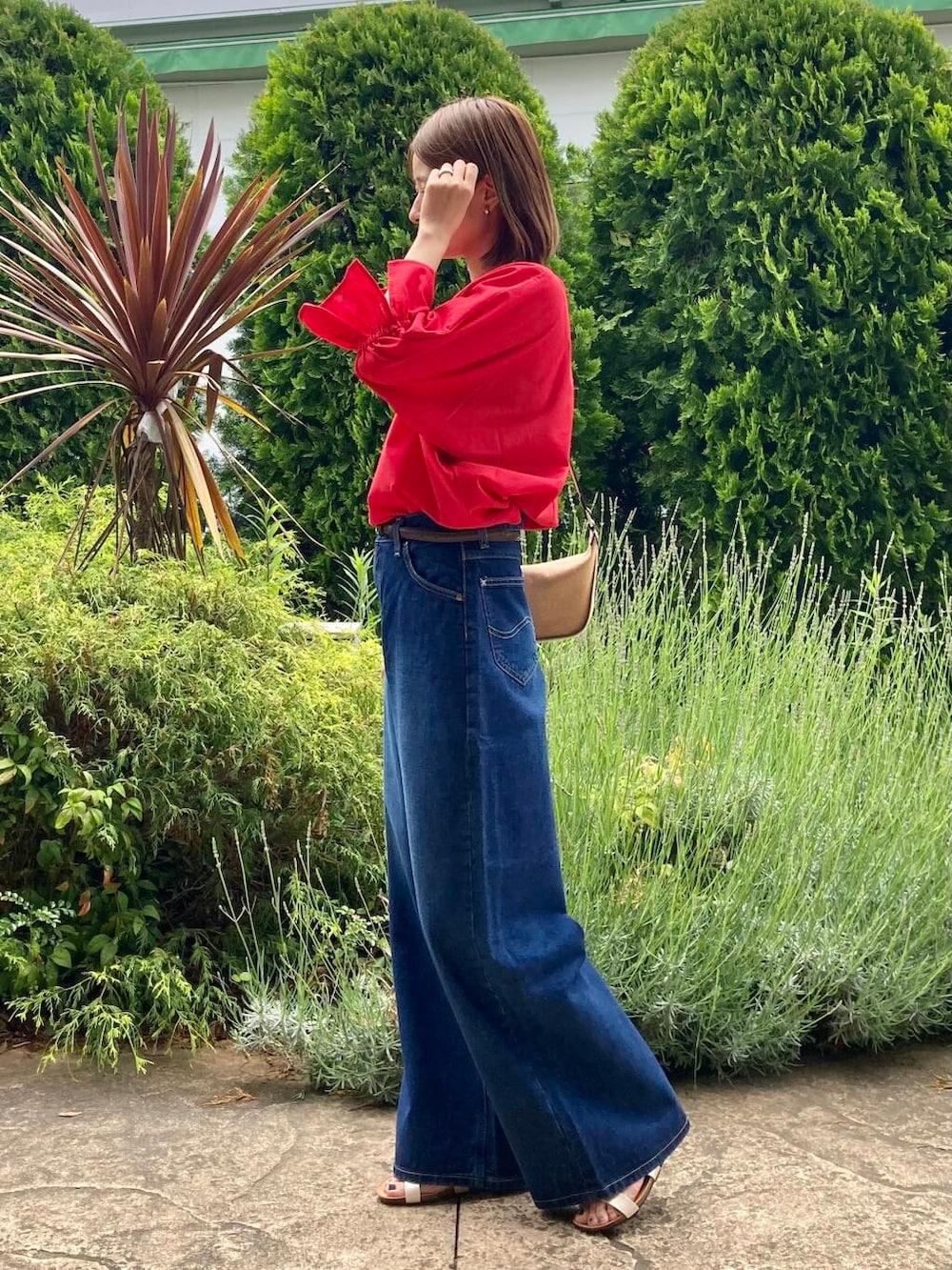 おおしまゆなさんの「『別注』Lee101×URBAN RESEARCH　BAGGYPANTS（Lee）」を使ったコーディネートの4枚目の写真