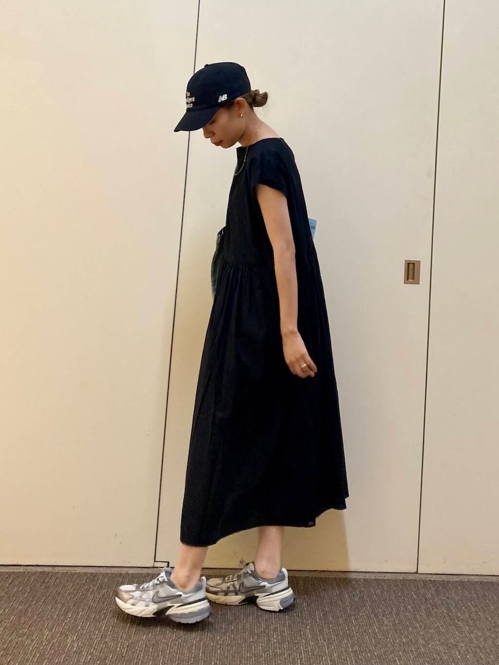 「大人カジュアル、ママコーデ、骨格ナチュラル、ナチュラル×カジュアル」｜「RODE SKOのPas De DANSE　Letter ToteBag（トートバッグ、グリーン系）」を使った、おおしまゆなさん（レディース・162cm）の夏コーディネートの2枚目の写真