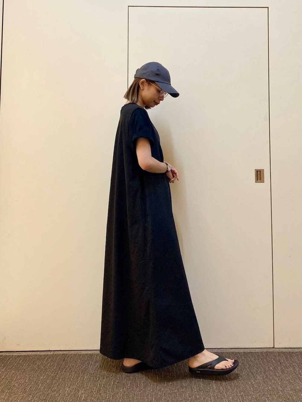「大人カジュアル、ラコステ、骨格ナチュラル、ナチュラル×カジュアル」｜「URBAN RESEARCH DOORSのリネンキャップ（キャップ、グレー系）」を使った、おおしまゆなさん（レディース・162cm）の夏コーディネートの2枚目の写真
