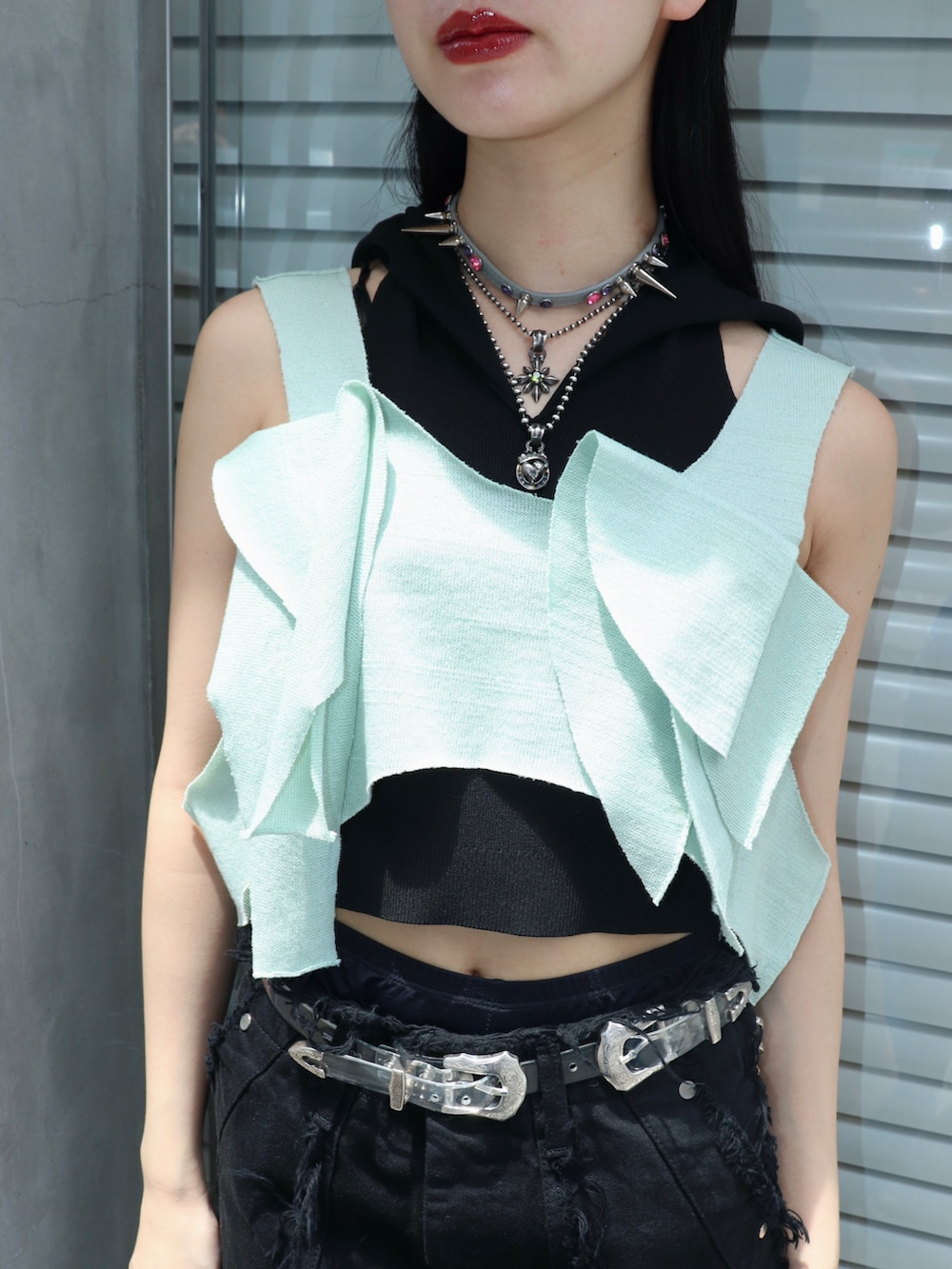 その他のチューブトップを着用したレディースの夏コーディネートの5枚目の写真