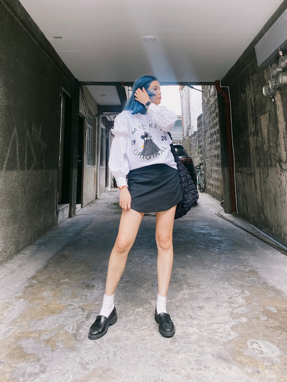 「school girl、pinstripe、mickey、vest、blue」｜「ZARAのアイテム（スカート、ブルー系）」を使った、closerlook_さん（レディース・153cm）の冬コーディネートの2枚目の写真