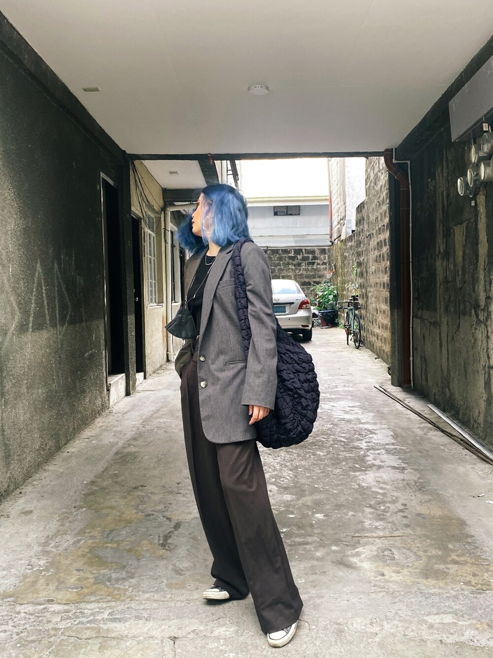 「office style、90's、Boyfriend Jeans、girl、BROWN」｜「ZARAのアイテム（スラックス、ブラウン系）」を使った、closerlook_さん（レディース・153cm）の冬コーディネートの2枚目の写真