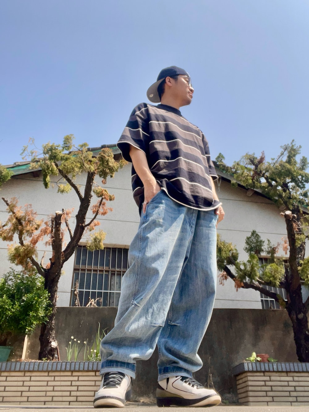 「Liberaidersのアイテム（デニムパンツ、ブルー系）」を使った、GuGuさん（メンズ・174cm）の春コーディネートの2枚目の写真