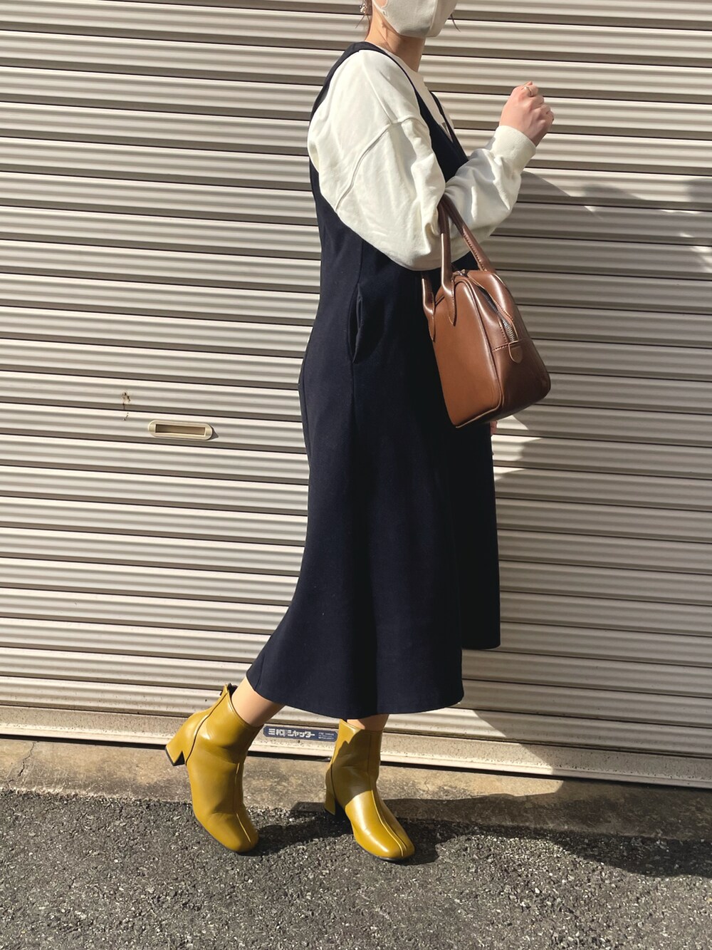 「ootd、ブーツ、オトナカジュアル、プチプラ、グリーン、UNIQLO」｜「UNIQLOのアイテム（ジャンパースカート、その他）」を使った、usagiさん（レディース・156cm）の春コーディネートの2枚目の写真