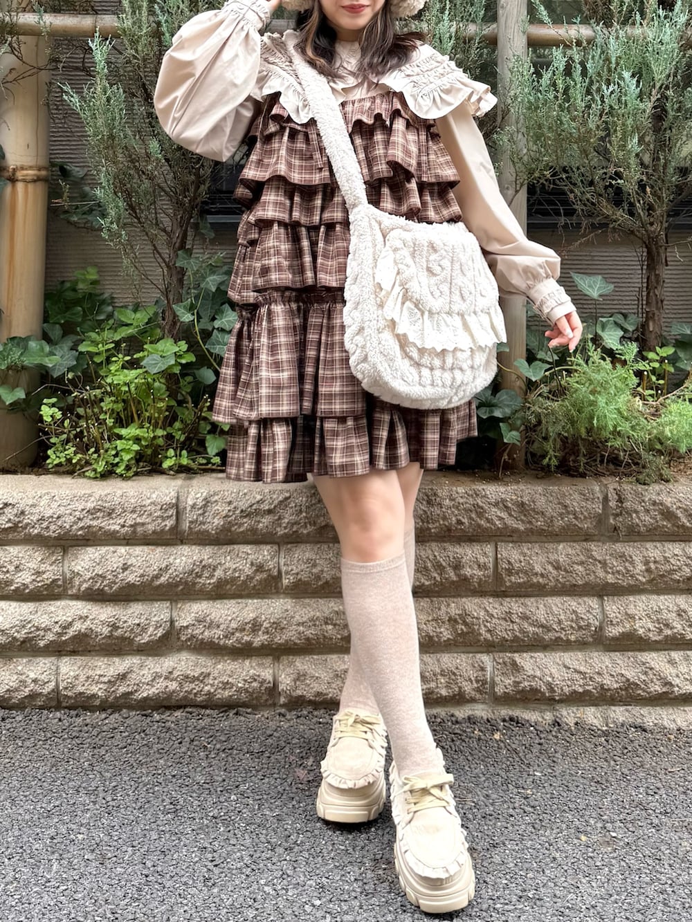 チェックホイップクリームミニワンピースを使った人気ファッション