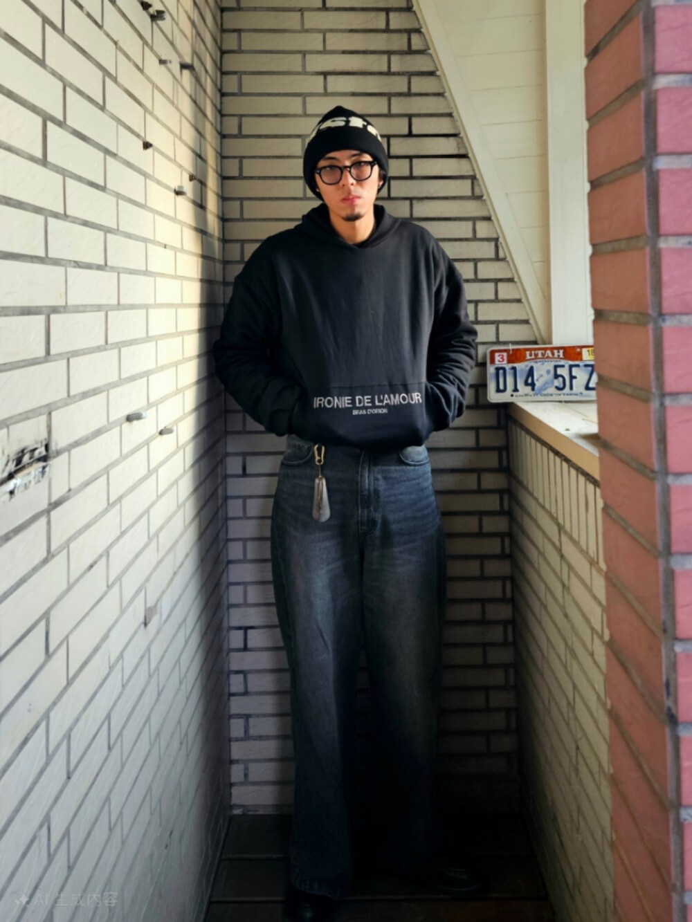 「ironie de l'amourのアイテム（トップス、ブラック系）」を使った、PHさん（メンズ・180cm）の春コーディネートの2枚目の写真