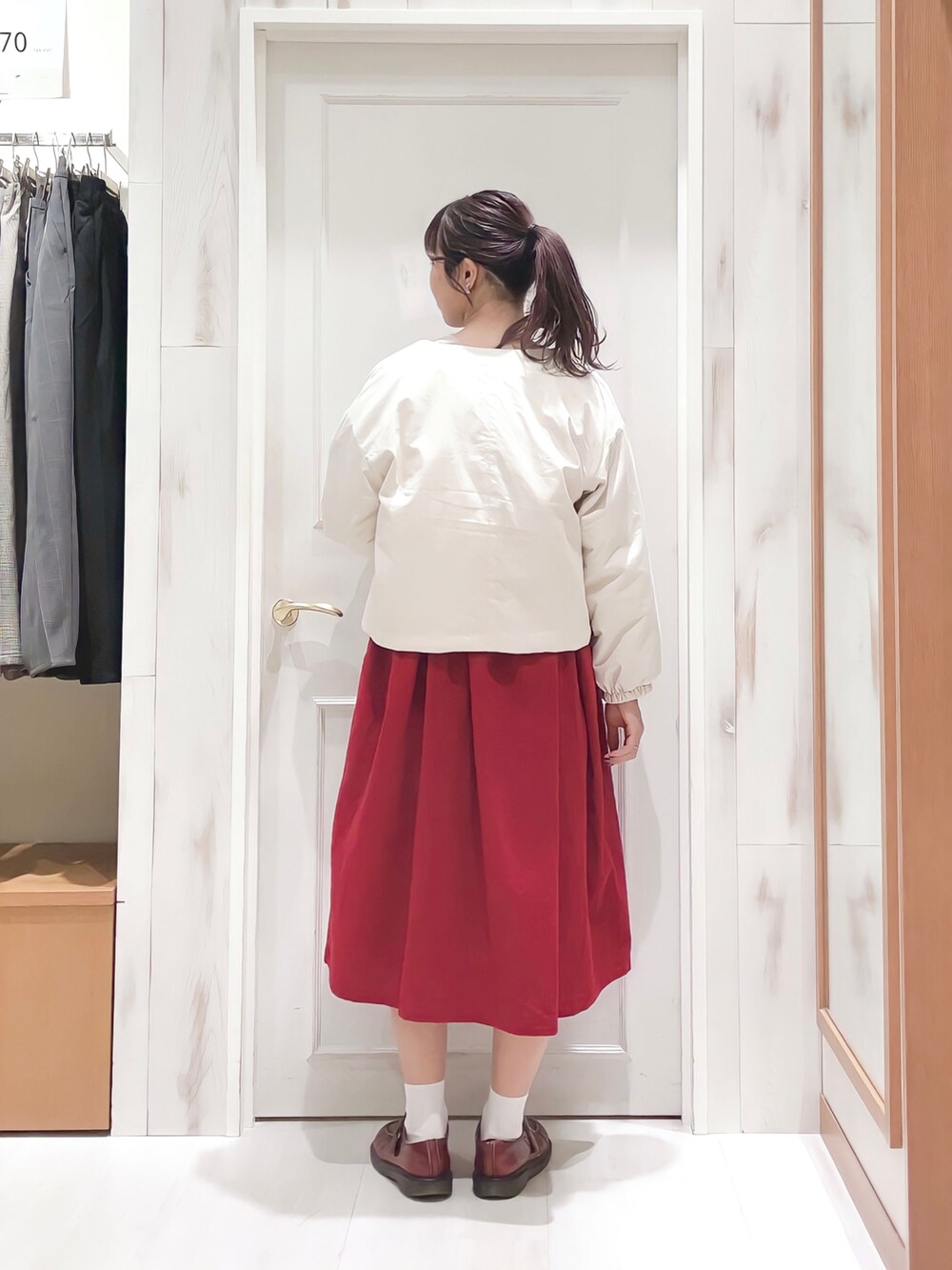 「WEARハロウィン2022、秋コーデ、ワンピース、レース、刺繍、ショートジャケット、赤×白、ストラップシューズ、カジュアル、カジュアルガーリー、ナチュラル、ハロウィン、カラーコーデ、サマンサ モスモス(Samansa Mos2)、SM2」｜「Samansa Mos2の長袖配色レースワンピース（ワンピース、レッド系）」を使った、ハタケヤマさん（レディース・163cm）の秋コーディネートの2枚目の写真