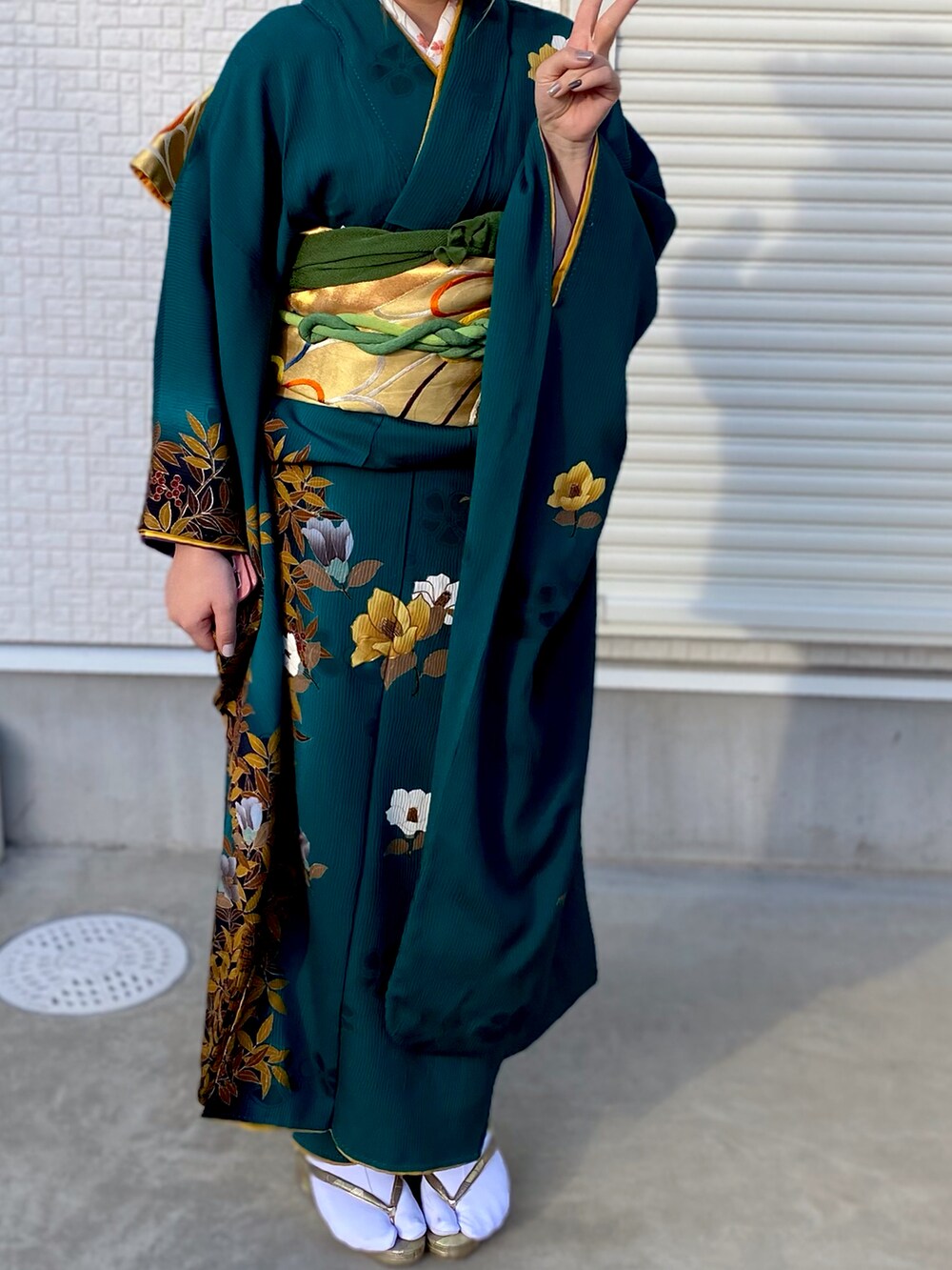 グリーン系のその他を着用したレディースの冬コーディネートの3枚目の写真