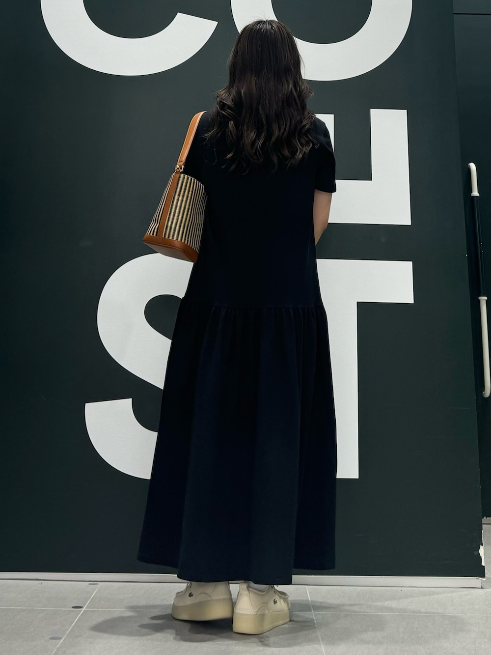 LACOSTEのシャツワンピースを使った「ワンピースコーデ」の人気